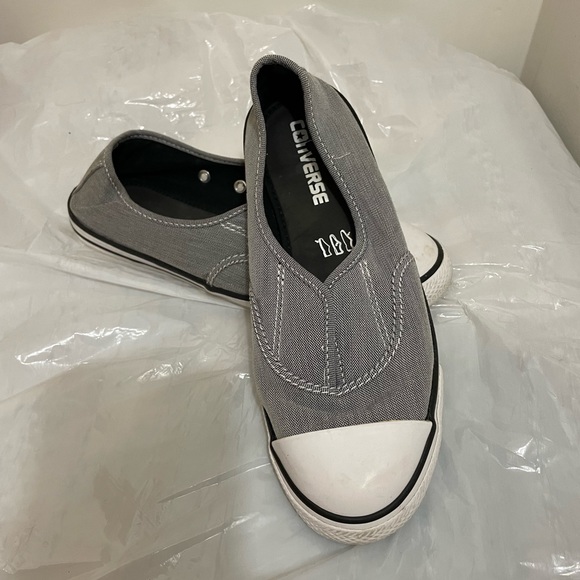 Like new Ladies converse slip on size 6 - Picture 2 of 3